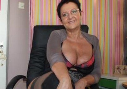 Amateur  HotCurvyTina