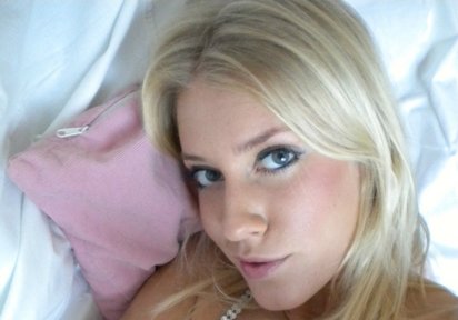Amateur  MonicaHot