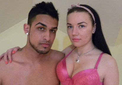 Amateur  Lyvie+Tayler