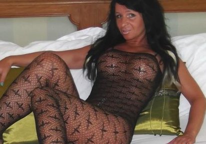 Amateur  Sara