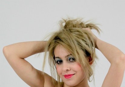 Amateur  Jennia