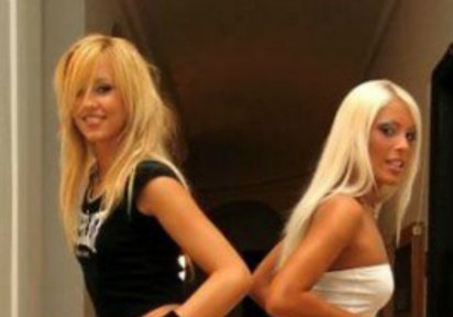 Amateur  DeeDee+Selena
