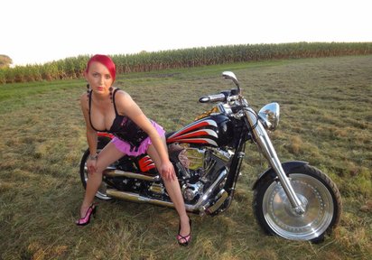 Amateur  Emillia