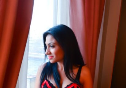 Amateur  Gyanna