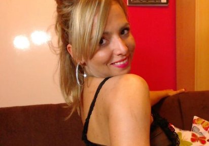 Amateur  NinaHot