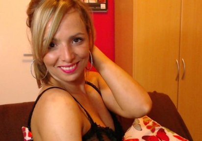 Amateur  NinaHot