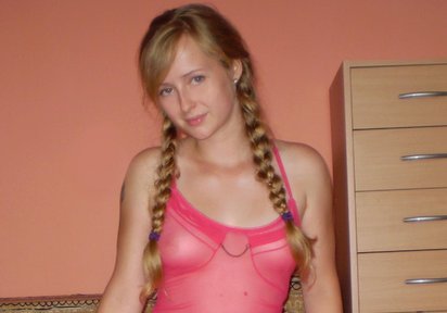 Amateur  HornyLillie